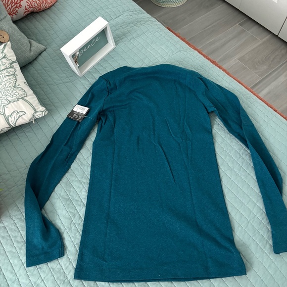 NWT Eddie Bauer V-Neck Long Sleeve Tee Sz MT - Picture 4 of 6